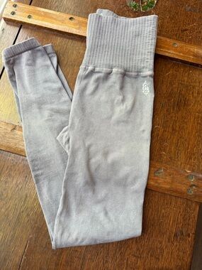 Free People 

Good Karma leggings
Color African Violet xs/s
Worn once